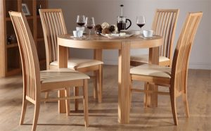 Mesa de jantar com 4 lugares