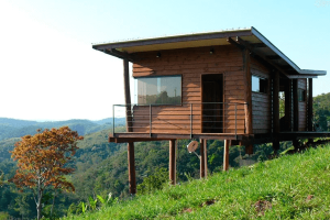 casa pequena de madeira
