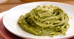 galo-imagem-receitas-macarrao-com-molho-de-espinafre-share