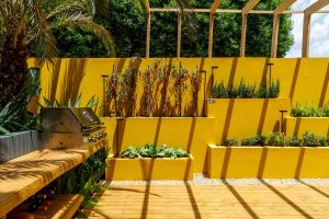 amarelo em área externa