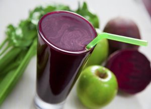suco-beterraba-detox-com-limão-e-linhaça-e-gengibre-para-secar-barriga