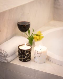 velas perfumadas no banheiro