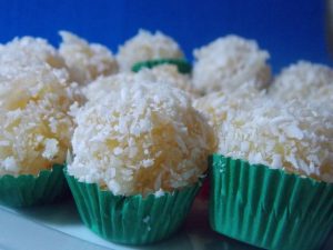 beijinho-de-abacaxi-e-coco-1-Small