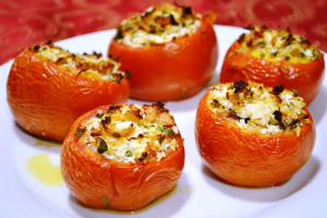 tomate-recheado-com-arroz-e-linguica