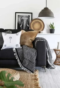 Sofa-com-manta-preto-e-branco-Foto-Decor-Facil