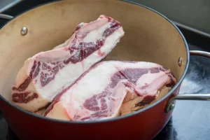 noticiasconcursos.com.br-dicas-para-descongelar-carne-mais-rapido-descongelar-carne-mais-rapido-reproducao-canva