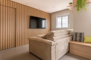 painel ripado na sala