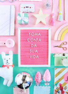 letter board colorido na decoração