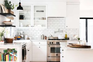 As cores certas têm o poder de TRANSFORMAR a decoração de qualquer cozinha (e eu posso te provar)