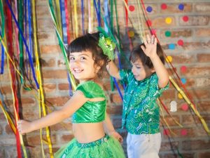 crianças brincando