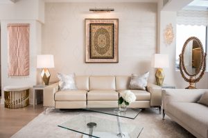 sala de estar moderna com cores neutras