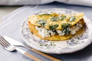 omelete de espinafre com queijo cottage