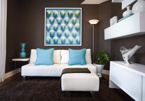 Brown-and-blue-living-room-decor--600x418
