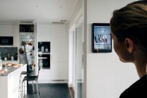 casa inteligente com aparelhos eletrônicos