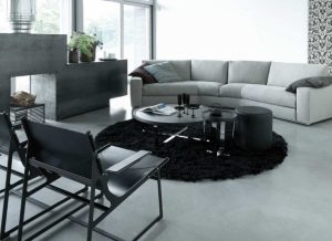 Black-area-rug-for-gray-room-decor
