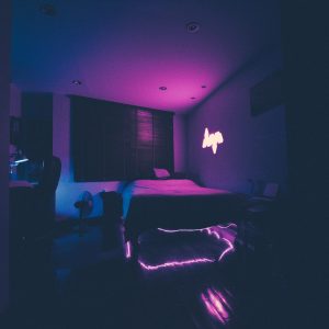 neon embaixo da cama