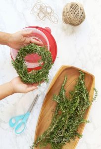 DIY-wreath-making-how-to-make-wreaths-christmas-sprin-fall-flowers-nature-crafts-gifts-farmhouse-home-decor-rosemary-lavender-herb-easy-hacks-apieceofrainbow-7-697x1024