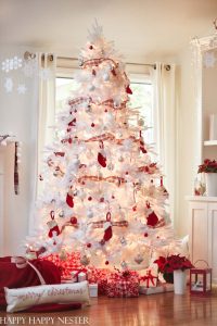 HHN-Red-and-White-Christmas-tree-1