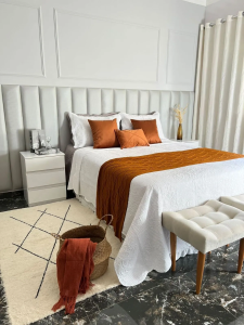 cabeceira modulada com boiserie
