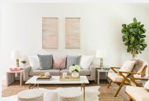 sala de estar com decoração leve para verão