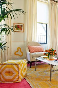 tons de amarelo e rosa na decoração