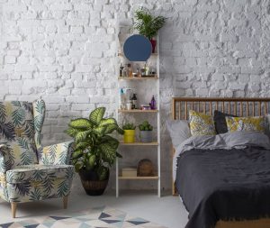 escada com decoração em quarto
