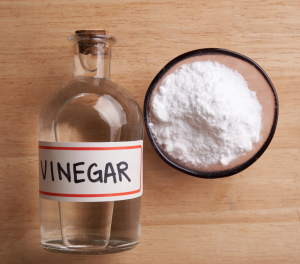 vinagre e bicarbonato de sódio