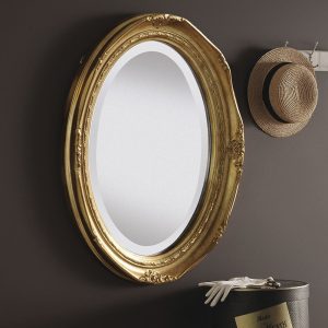 espelho oval com moldura decorativa