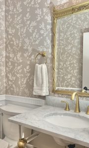 papel de parede neutro em lavabo