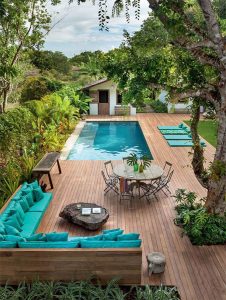piscina com deck natural