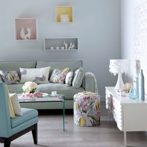 azul pastel em paredes de sala