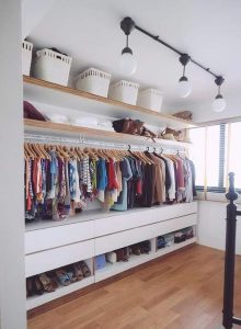 caixas organizadoras padronizadas no closet aberto