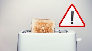 Você não fazia ideia disso: torradeira pode ser um dos maiores riscos da sua cozinha
