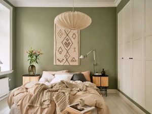 quarto com paredes em verde-sálvia