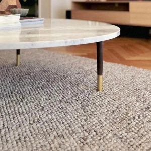 mesa de centro com pernas pequenas
