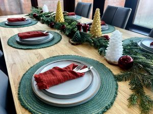 mesa de jantal com decoração simples