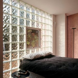 quarto com cobogó de vidro