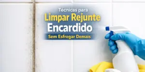 Técnicas para limpar rejunte encardido com facilidade, mostrando spray, luva azul e pano amarelo